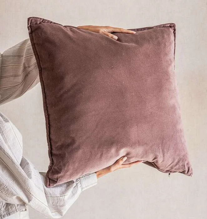ALMOHADON TERCIOPELO UVA - 55 X 55 CMS en Violeta - Textiles, Uruguay | La Iberica