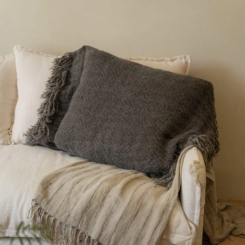 Almohadón Mai charcoal en Gris - Textiles, Uruguay | De Arcos