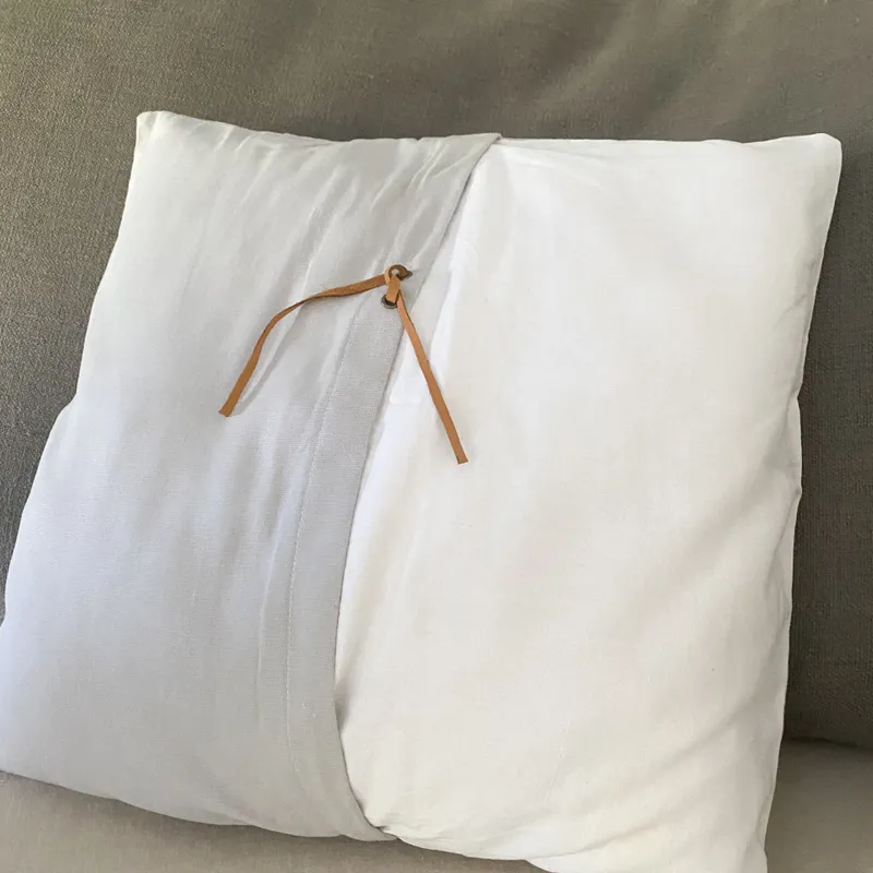 Funda de almohadón gris y blanco en Gris - Textiles, Uruguay | Dreams On Time