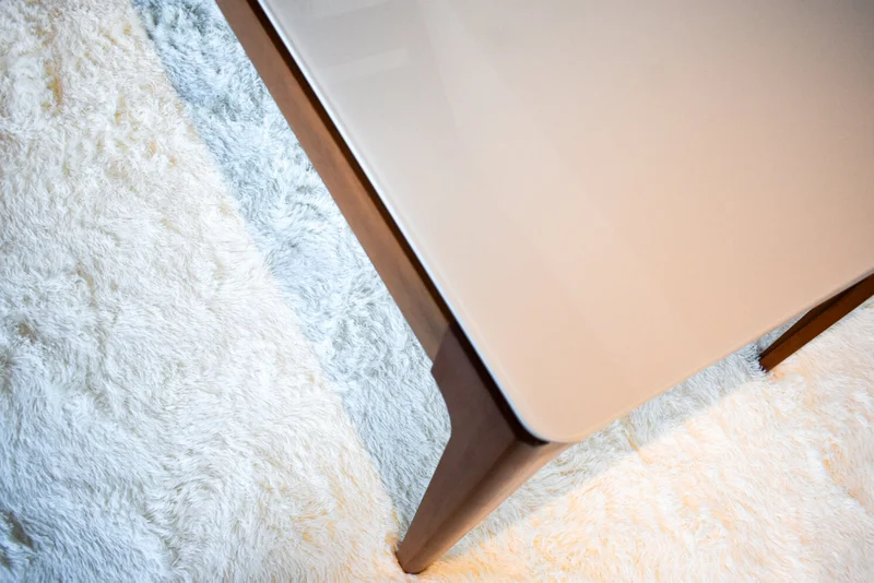 Mesa Mira Rectangular - Madera Maciza y Vidrio Sobrepuesto en Blanco - Mesas de comedor, Uruguay | Balton, vista 12
