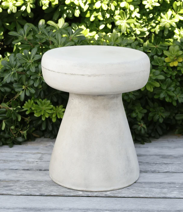 MESA LATERAL CHAMPAGNE CEMENTO 40X45 WEATHERED CREAM en Blanco - Muebles para el exterior, Uruguay | Masinfinito Casa, vista 2