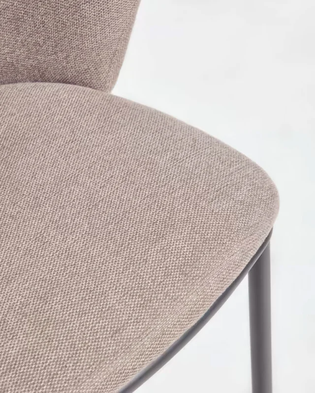 Silla Ciselia - de chenilla marrón claro y acero negro en Beige - Sillas, Uruguay | Kavehome, vista 4