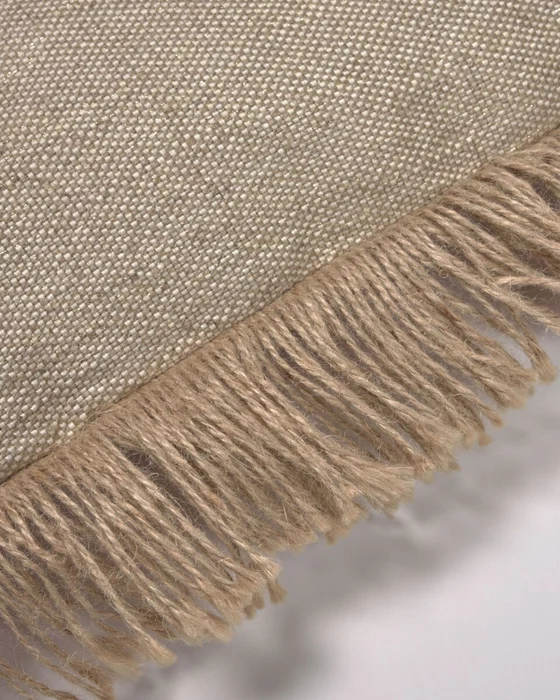 Almohadón Delcie de algodón beige con flecos de yute de 45 x 45 cm en Beige, Uruguay | Kavehome, vista 2
