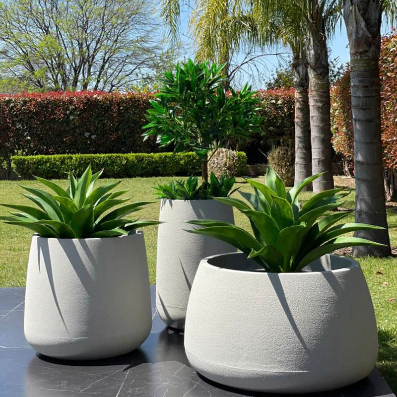 Maceta Bossa Mediana en negro plomo y cemento - Macetas, Uruguay | Alta Gracia Deco, vista 7