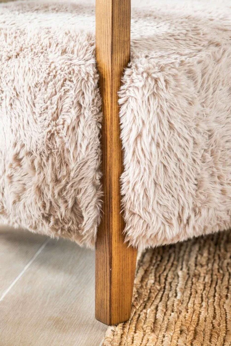 BUTACA WOOLY - WALNUT Y PELO LARGO en Beige - Butacas, banquetas y puffs, Uruguay | La Iberica, vista 2
