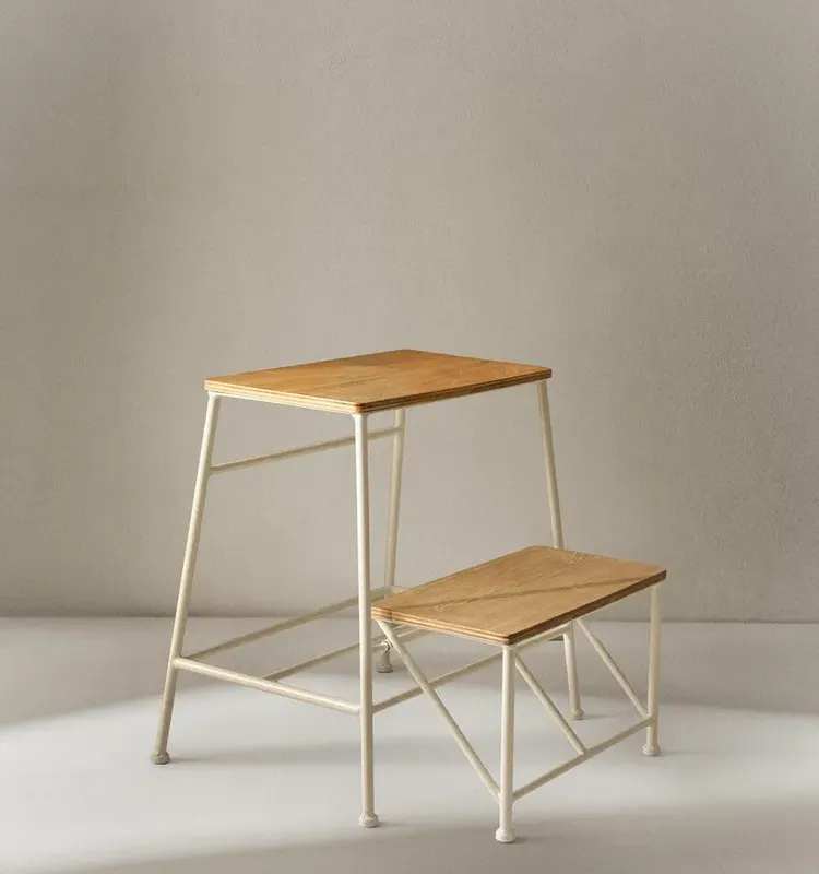 TABURETE ESCALERA MADERA DOS PELDAÑOS en Off-white - Aparadores y recibidores, Uruguay | Zara Home