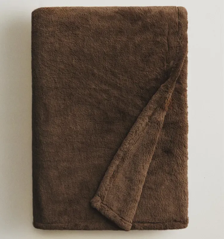 MANTA PELO DOBLE FAZ en Marrón - Textiles, Uruguay | Zara Home