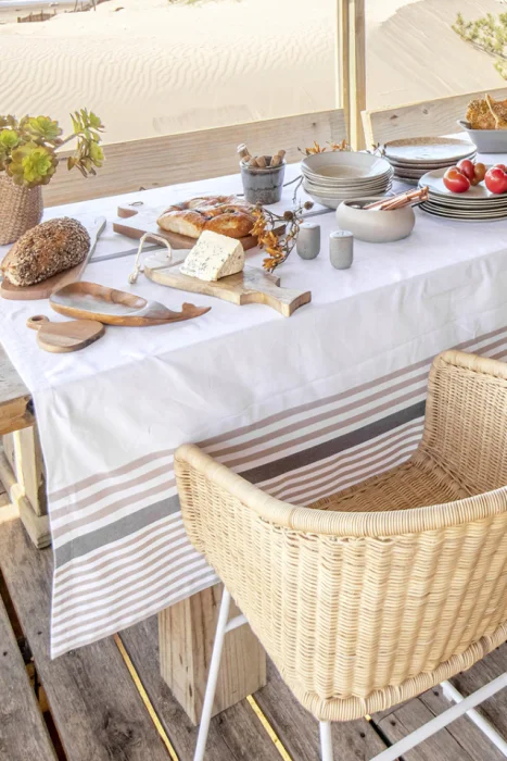MANTEL RAYAS CRUDO Y BLANCO CON LINEA GRIS en Multicolor - Textiles, Uruguay | Sentido Jose Ignacio