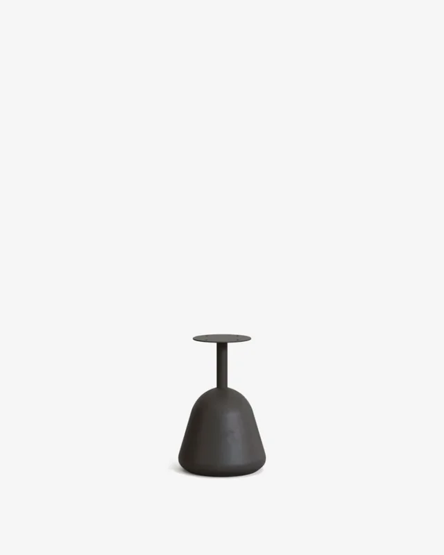 Mesa redondo Saura de de madera de acacia acabado natural 48cm en Natural, Negro - Mesas de arrimo, Uruguay | Kavehome, vista 3