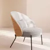 Butaca Eamy - gris claro chapado en fresno con acabado natural y metal con acabado negro en Gris - Butacas, banquetas y puffs, Uruguay | Kavehome, vista 2 de 9