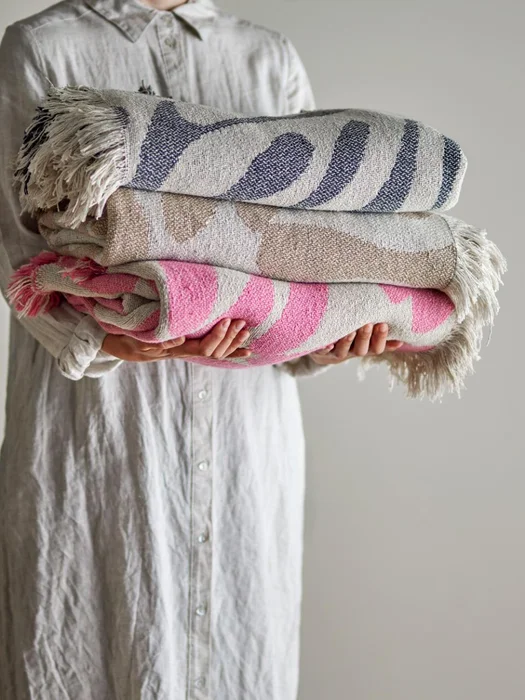 Manta Alk marrón en Beige - Textiles, Uruguay | Martinika Deco, vista 3
