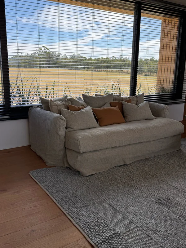 SOFA FIGEAC 2,25M LINO MOUCHETE en Gris - Sillones y sofás, Uruguay | Más Infinito Casa, vista 3
