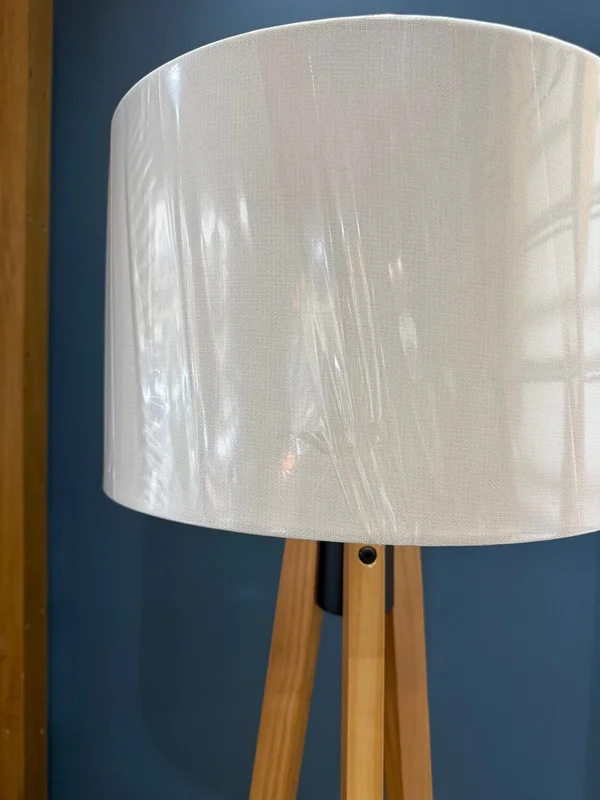 Lámpara de Pie Apollo con Pantalla Algodón en Madera natural - Lámparas de pie, Uruguay | Berna Home, vista 7