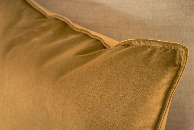 ALMOHADON TERCIOPELO ORO - 55 X 55 CMS en Dorado - Textiles, Uruguay | La Iberica, vista 15