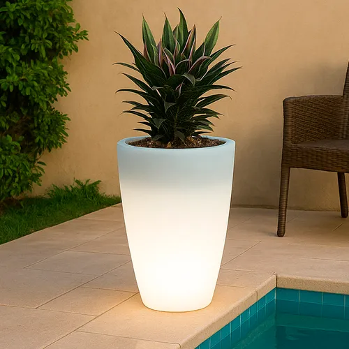 Macetero cónico Luminoso en Blanco - Macetas, Uruguay | Alta Gracia Deco