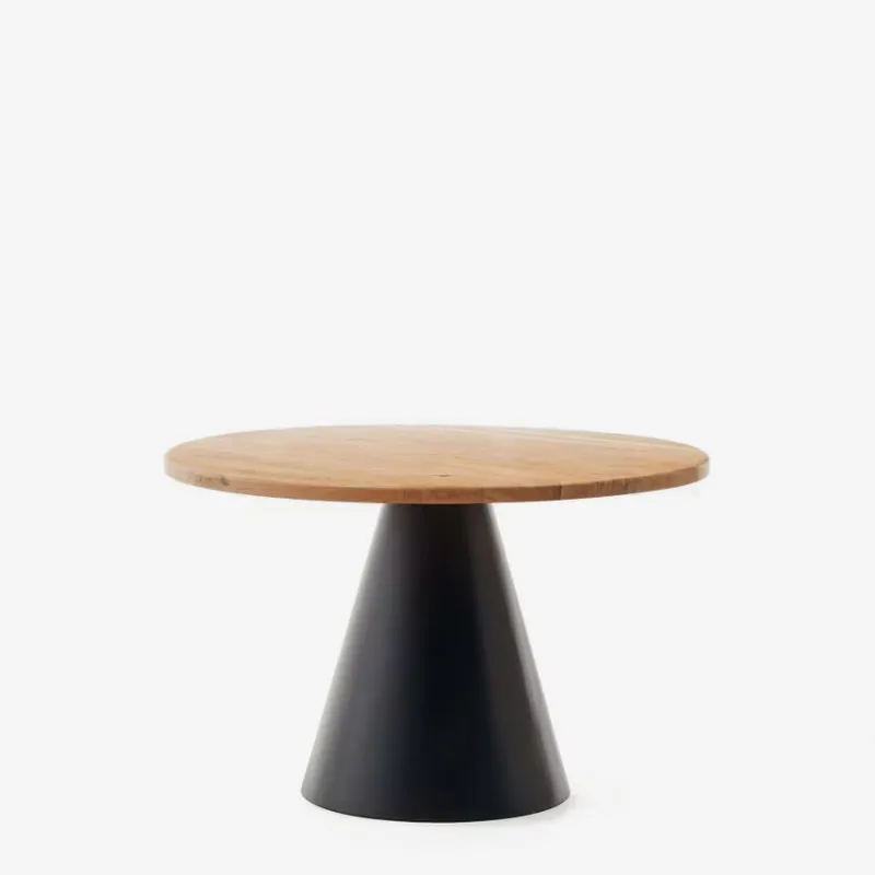 Mesa redonda Wilshire de madera maciza de acacia y patas de acero acabado negro Ø 120 cm en Multicolor - Mesas de comedor, Uruguay | Kavehome