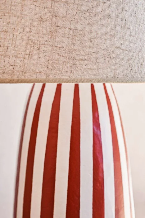 LAMPARA INES - RAYAS ROJAS en Multicolor - Lámparas de mesa, Uruguay | La Iberica, vista 3